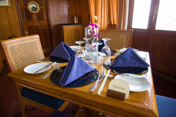 Pandaw RV Pandaw II Restaurant 4.jpg